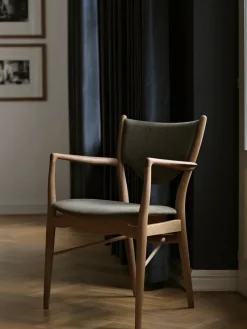 House of Finn Juhl 46 Armchair, valnød af Finn Juhl><noscript><img width=