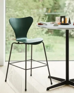 Fritz Hansen 3177 Junior Højstol, farvet ask af Arne Jacobsen><noscript><img width=