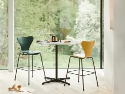 Fritz Hansen 3177 Junior Højstol, farvet ask af Arne Jacobsen><noscript><img width=