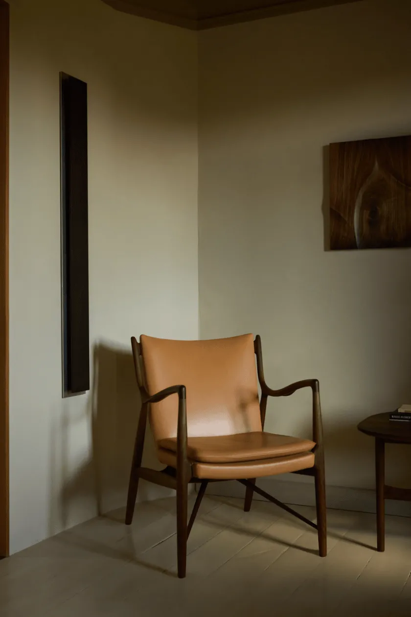 House of Finn Juhl 45 Lænestol, valnød af Finn Juhl> Loungestole|Lænestole