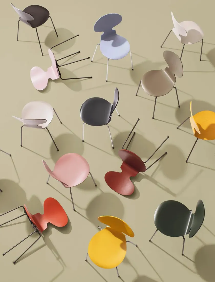 Fritz Hansen 3101 Myren Stol i farvet ask af Arne Jacobsen> Spisebordsstole