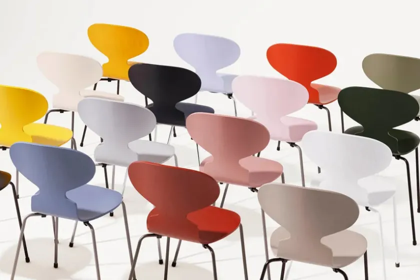 Fritz Hansen 3101 Myren Stol i farvet ask af Arne Jacobsen> Spisebordsstole