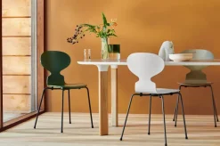 Fritz Hansen 3101 Myren Stol lakeret af Arne Jacobsen><noscript><img width=