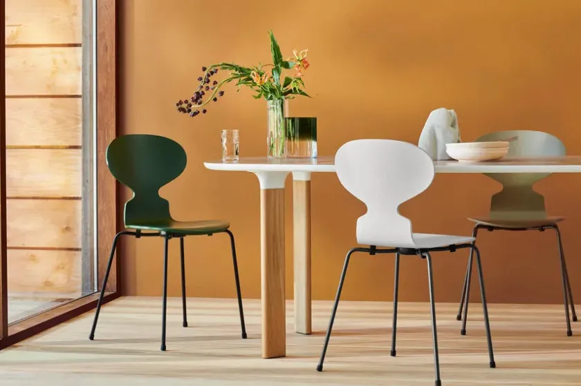 Fritz Hansen 3101 Myren Stol lakeret af Arne Jacobsen> Spisebordsstole
