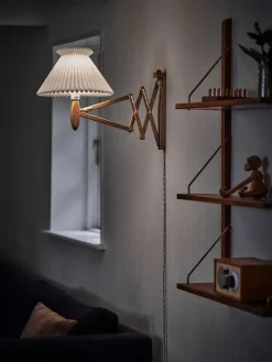 Le Klint 224-6 Sax Væglampe Jubilæumsudgave, smoked oak fra> Væglamper|Spots