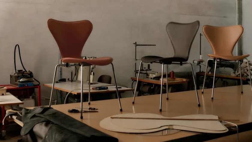 Fritz Hansen 3107 Serie 7 stol, Tailored af Arne Jacobsen> Spisebordsstole