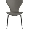 Fritz Hansen 3107 stol, fuldpolstret Essential læder lava/sort stel af Arne Jacobsen> Spisebordsstole