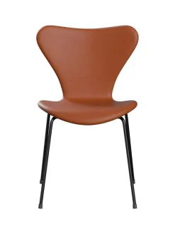 Fritz Hansen 3107 stol, fuldpolstret Essential læder sort/sort stel af Arne Jacobsen><noscript><img width=