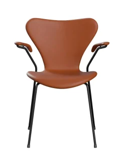 Fritz Hansen 3207 stol m/armlæn, fuldpolstret Essential læder valnød/sort stel af Arne Jacobsen> Spisebordsstole