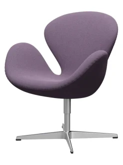 Fritz Hansen 3320 Svanen i stof (prisgruppe 1) af Arne Jacobsen><noscript><img width=