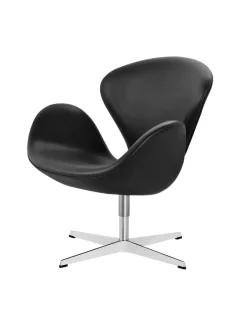 Fritz Hansen 3320 Svanen i stof (prisgruppe 1) af Arne Jacobsen><noscript><img width=
