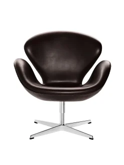 Fritz Hansen 3320 Svanen i stof (prisgruppe 1) af Arne Jacobsen><noscript><img width=