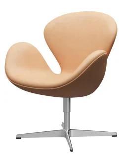 Fritz Hansen 3320 Svanen i stof (prisgruppe 1) af Arne Jacobsen><noscript><img width=