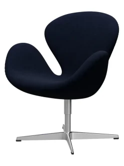 Fritz Hansen 3320 Svanen i stof (prisgruppe 1) af Arne Jacobsen><noscript><img width=