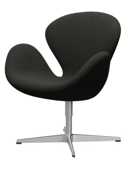 Fritz Hansen 3320 Svanen i stof (prisgruppe 1) af Arne Jacobsen><noscript><img width=