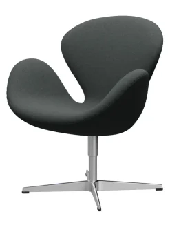 Fritz Hansen 3320 Svanen i stof (prisgruppe 1) af Arne Jacobsen><noscript><img width=