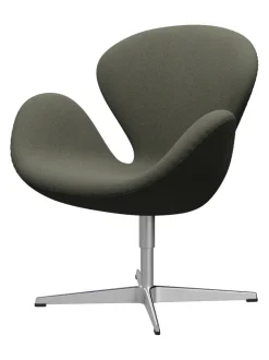 Fritz Hansen 3320 Svanen i stof (prisgruppe 1) af Arne Jacobsen><noscript><img width=