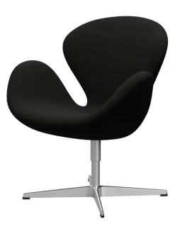 Fritz Hansen 3320 Svanen i stof (prisgruppe 1) af Arne Jacobsen><noscript><img width=