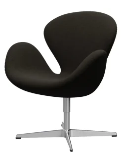 Fritz Hansen 3320 Svanen i stof (prisgruppe 1) af Arne Jacobsen><noscript><img width=