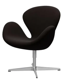 Fritz Hansen 3320 Svanen i stof (prisgruppe 1) af Arne Jacobsen><noscript><img width=