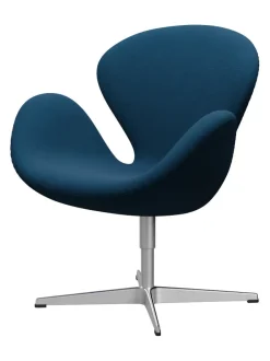 Fritz Hansen 3320 Svanen i stof (prisgruppe 1) af Arne Jacobsen><noscript><img width=