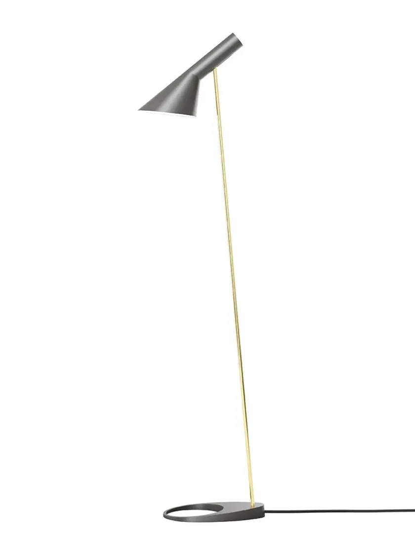 Louis Poulsen AJ Floor Lamp, black/brass af Arne Jacobsen> Gulvlamper|Spots