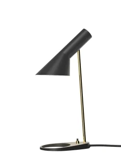 Louis Poulsen AJ Mini Table Lamp, black/brass af Arne Jacobsen> Spots