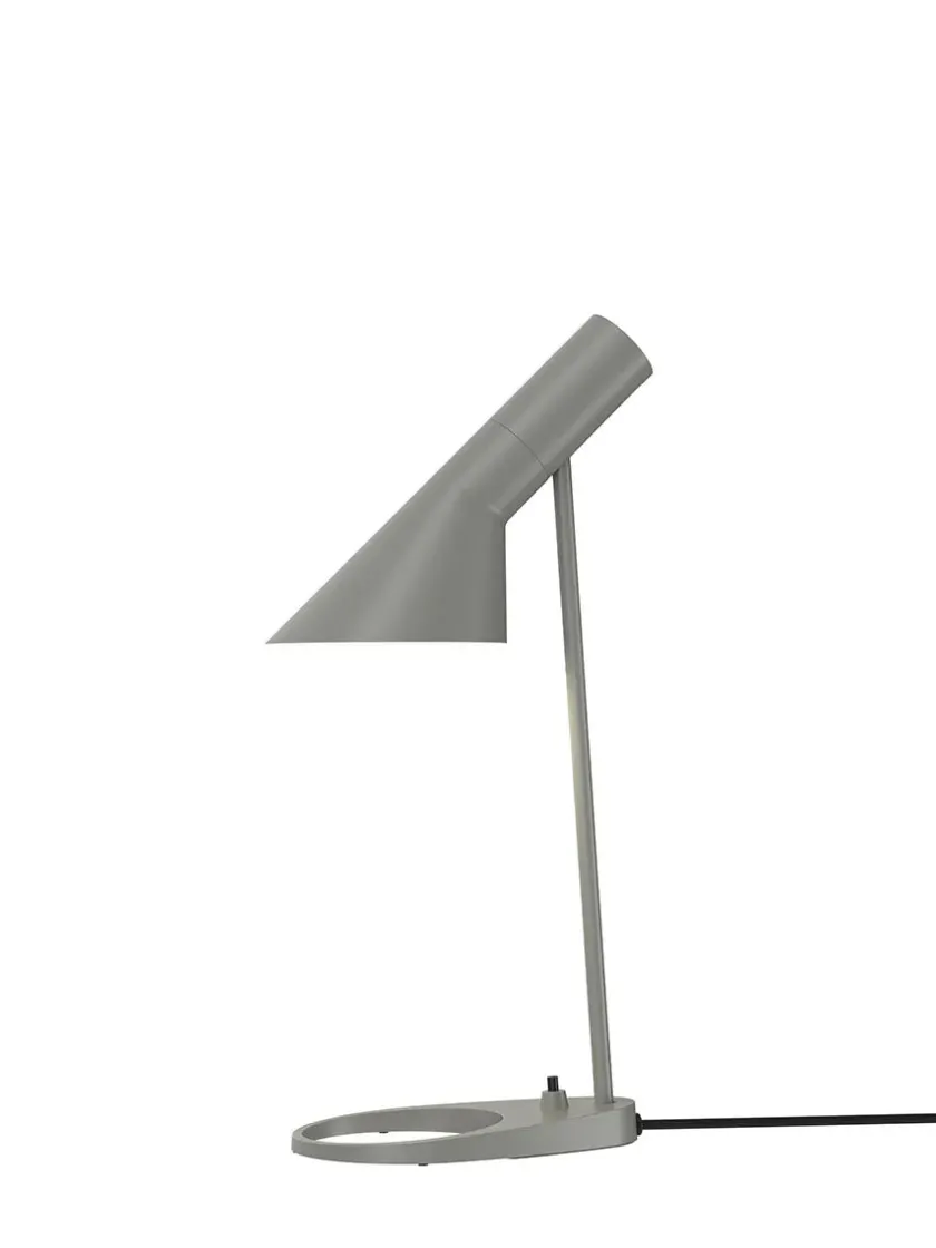 Louis Poulsen AJ Mini Table Lamp, black/brass af Arne Jacobsen> Spots