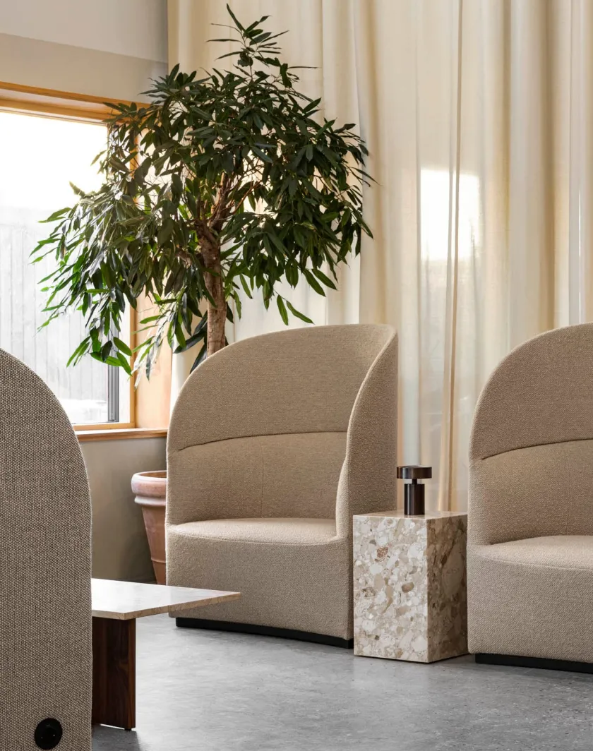Audo Copenhagen Androgyne Lounge Table, Wood fra> Sofaborde