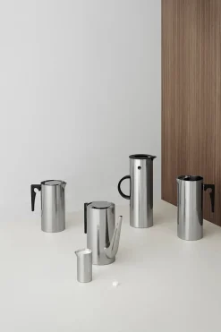Stelton Arne Jacobsen Stempelkande, 1 l fra> Gaver Til Ham|Kander