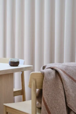 Silkeborg Uldspinderi Askø Plaid, dark grey fra><noscript><img width=