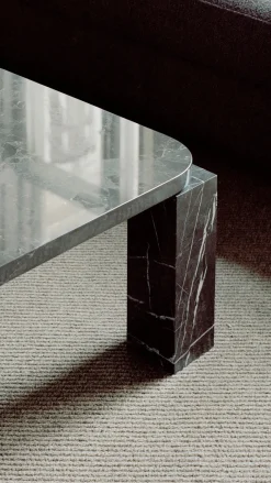 New Works Atlas Sofabord 820x820, Costa Black Marble fra><noscript><img width=