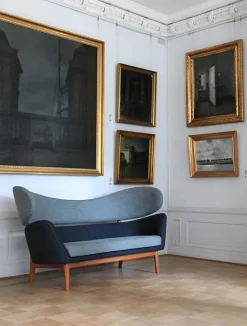 House of Finn Juhl Baker Sofa af Finn Juhl><noscript><img width=