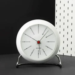 Arne Jacobsen Clocks Bankers Bordur, hvid af Arne Jacobsen><noscript><img width=