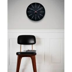 Arne Jacobsen Clocks Bankers club vægur af Arne Jacobsen i sort (Ø: 29)><noscript><img width=