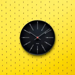 Arne Jacobsen Clocks Bankers club vægur af Arne Jacobsen i sort (Ø: 29)><noscript><img width=