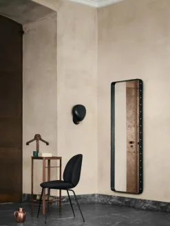 GUBI Beetle Chair, fuldpolstret fra><noscript><img width=