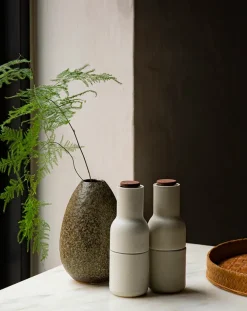 Audo Copenhagen Bottle Grinder, Ceramic, sæt fra> Gaver Til Ham|Gaver Til Hende
