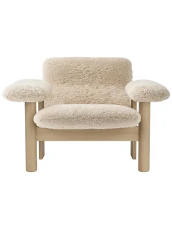 Audo Copenhagen Brasilia Lounge Chair, low back, sheepskin fra><noscript><img width=