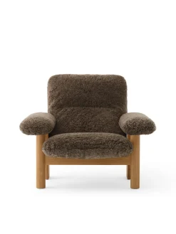 Audo Copenhagen Brasilia Lounge Chair, Natural Oak Sheepskin Root fra> Lænestole