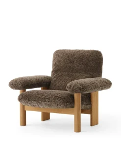 Audo Copenhagen Brasilia Lounge Chair, Natural Oak Sheepskin Root fra> Lænestole