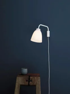 Fritz Hansen Caravaggio Read væglampe fra><noscript><img width=