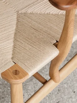 Carl Hansen & Søn CH22 Loungestol af Hans J. Wegner><noscript><img width=