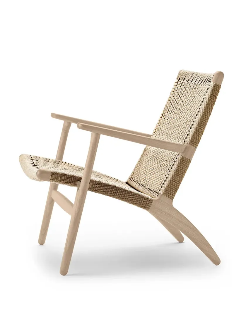 Carl Hansen & Søn CH25 Loungestol, eg hvidolie af Hans J. Wegner> Loungestole|Lænestole