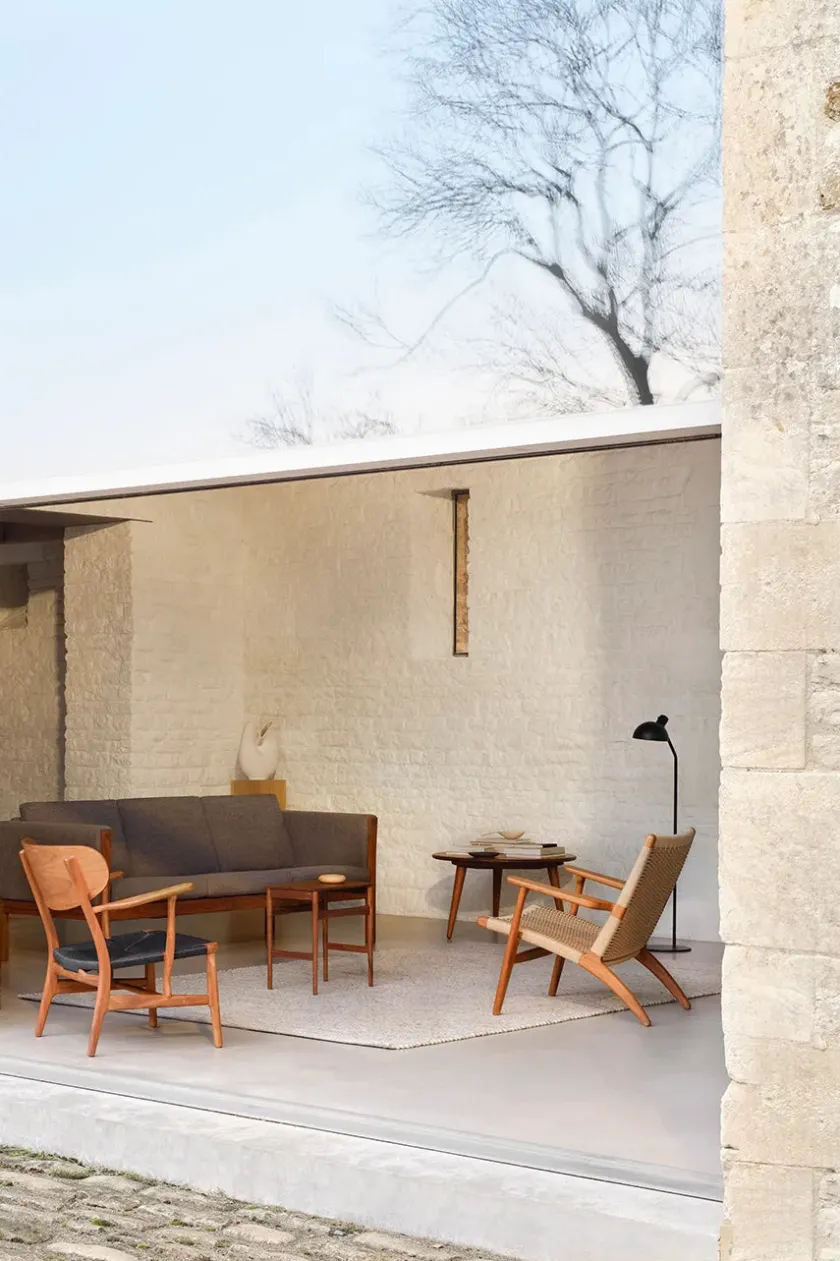 Carl Hansen & Søn CH25 Loungestol, eg hvidolie af Hans J. Wegner> Loungestole|Lænestole