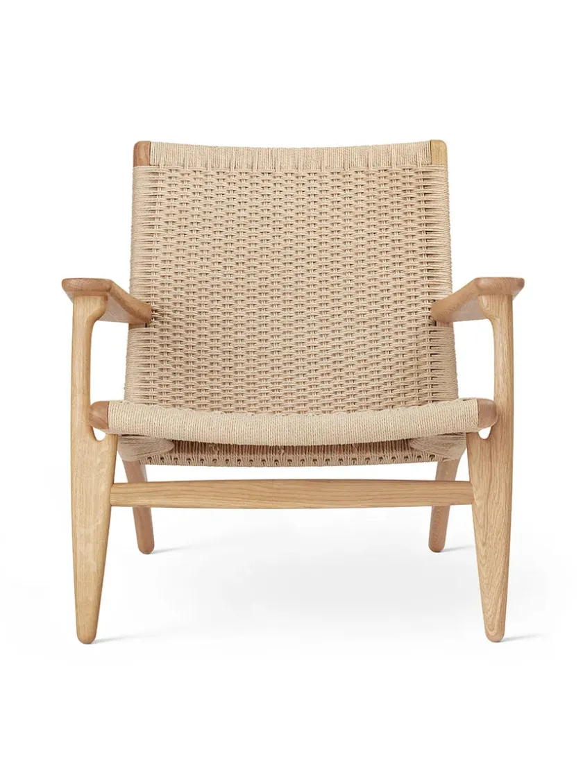 Carl Hansen & Søn CH25 Loungestol, eg hvidolie af Hans J. Wegner> Loungestole|Lænestole