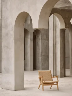 Carl Hansen & Søn CH25 Loungestol, eg olie af Hans J. Wegner> Loungestole|Lænestole