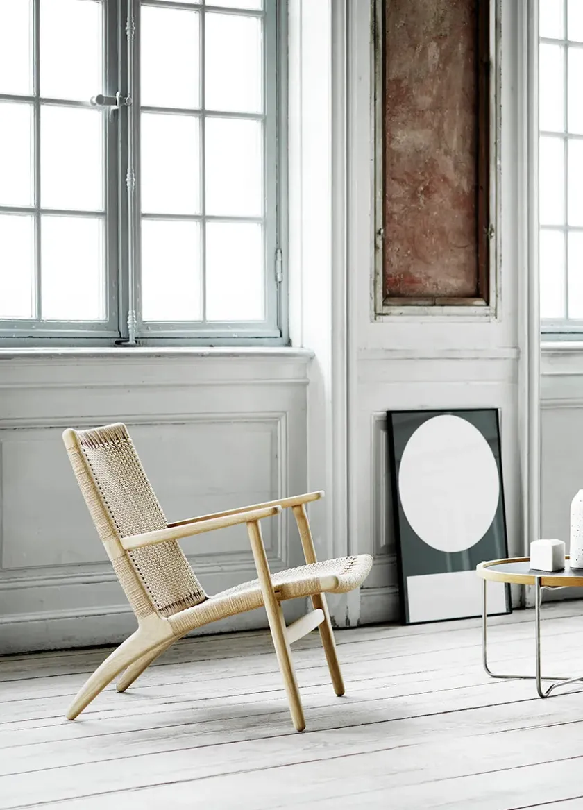 Carl Hansen & Søn CH25 Loungestol, valnød olie af Hans J. Wegner> Lænestole