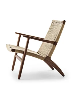 Carl Hansen & Søn CH25 Loungestol, valnød olie af Hans J. Wegner><noscript><img width=