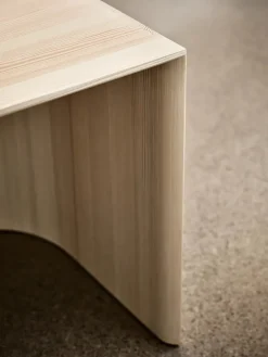Fritz Hansen CM210 Taburet, fyrretræ af Cecilie Manz><noscript><img width=